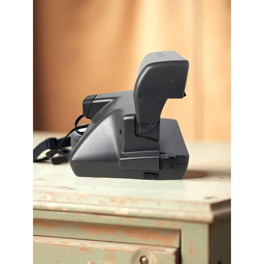 Vintage Working Polaroid One Step Auto Focus Camera.